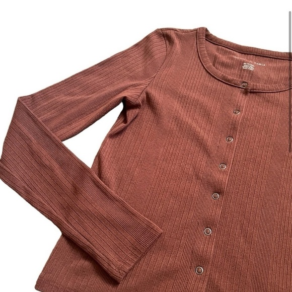 American Eagle Brown Long Sleeve Top With Button Closure - Picture 3 of 6